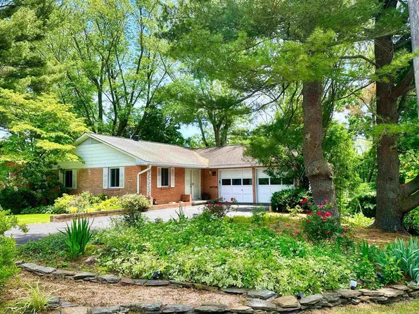 501 College View Dr, Blacksburg, VA 24060