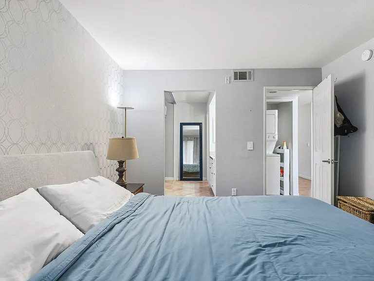 5500 Owensmouth Ave #323 — Photo 9