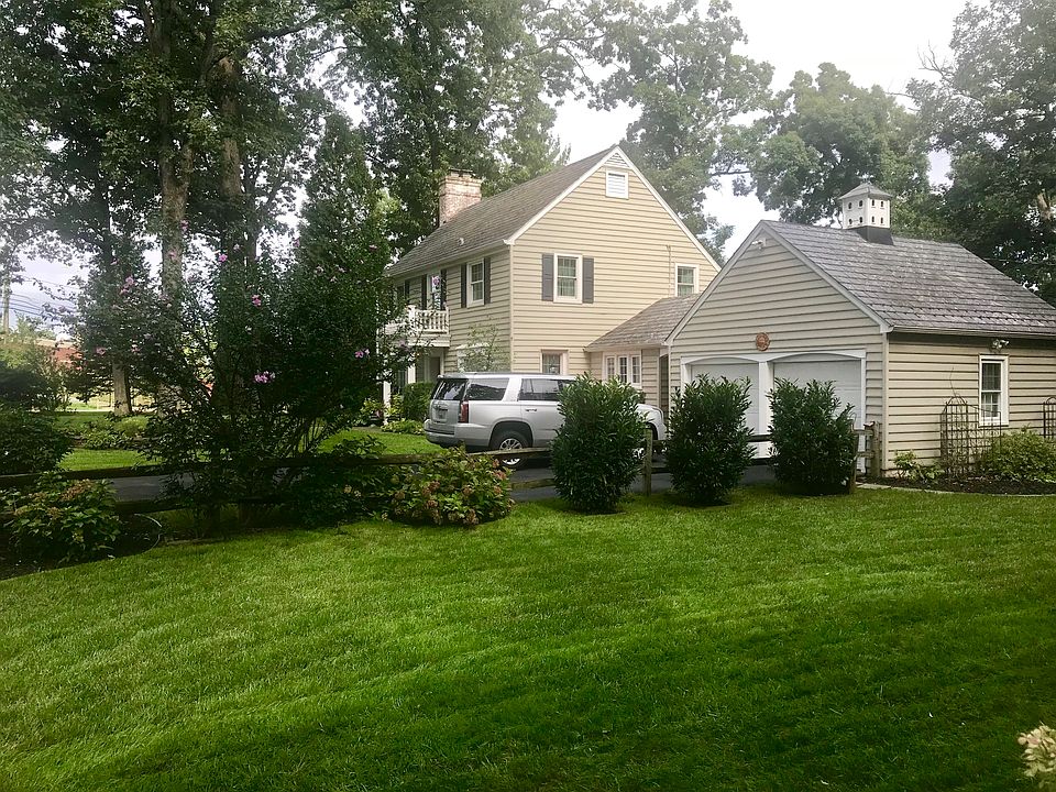 2nd image of 501 Dogwood Ln