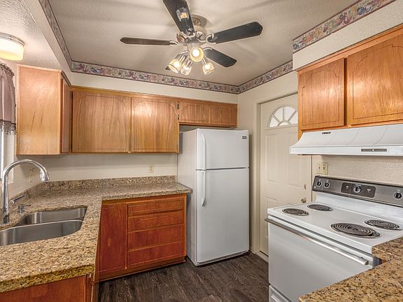3rd image of 2207 W Aster Dr