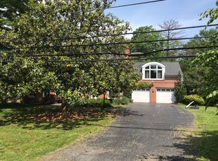 6927 Greentree Rd, Bethesda, MD 20817