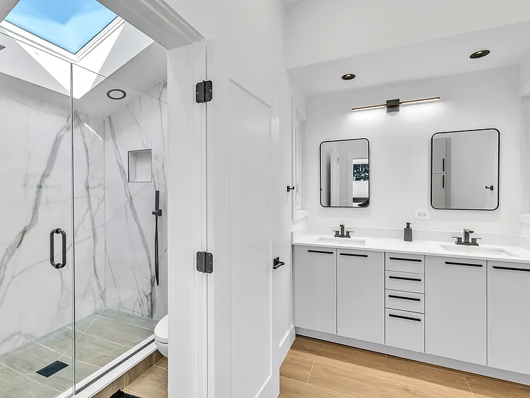 414 E Schiller St — Photo 20