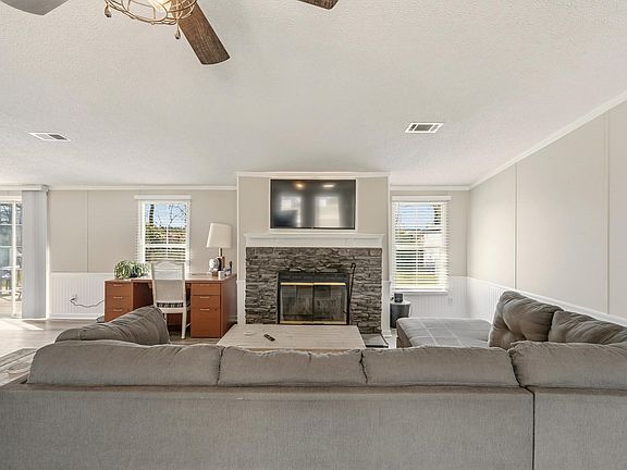 5th image of 2264 Todd Dr.