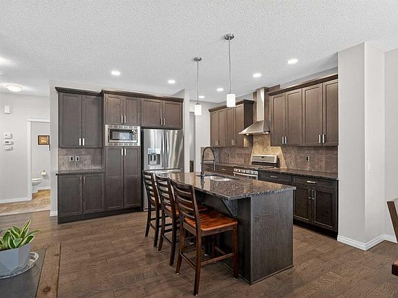 3rd image of 20 S Mount Rae Ter