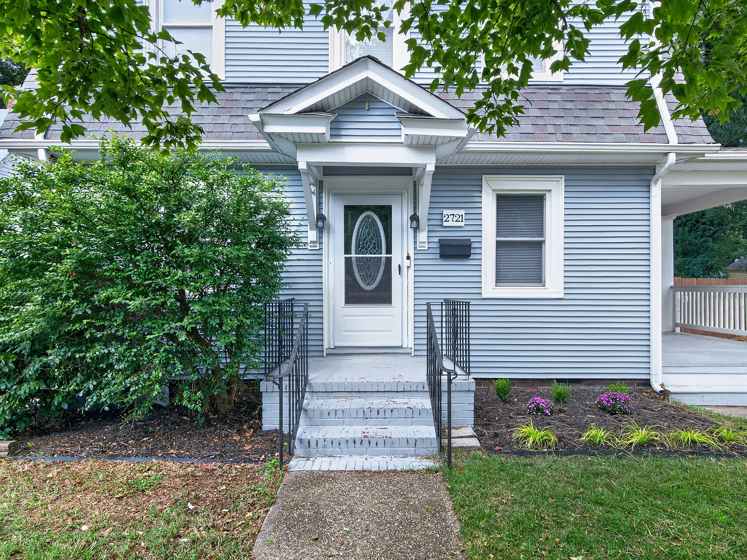 3 bed, 1.5 bath, 1231 sqft, $1,950 — Photo 2