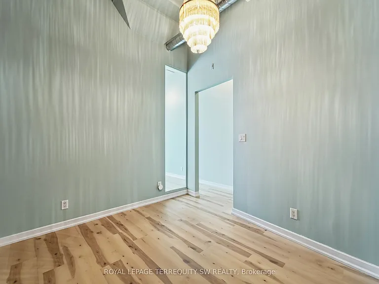 380 Macpherson Ave #324 — Photo 13