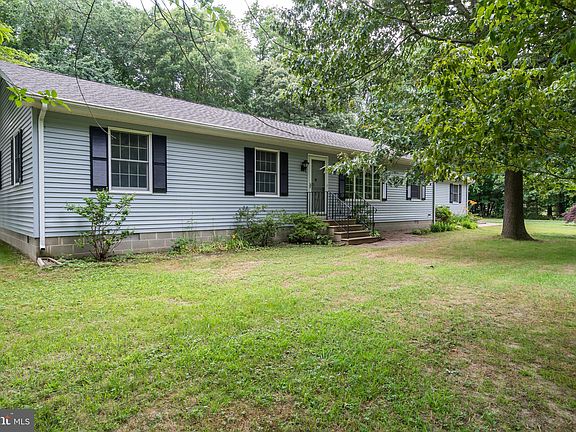 3rd image of 207 Waterford Dr