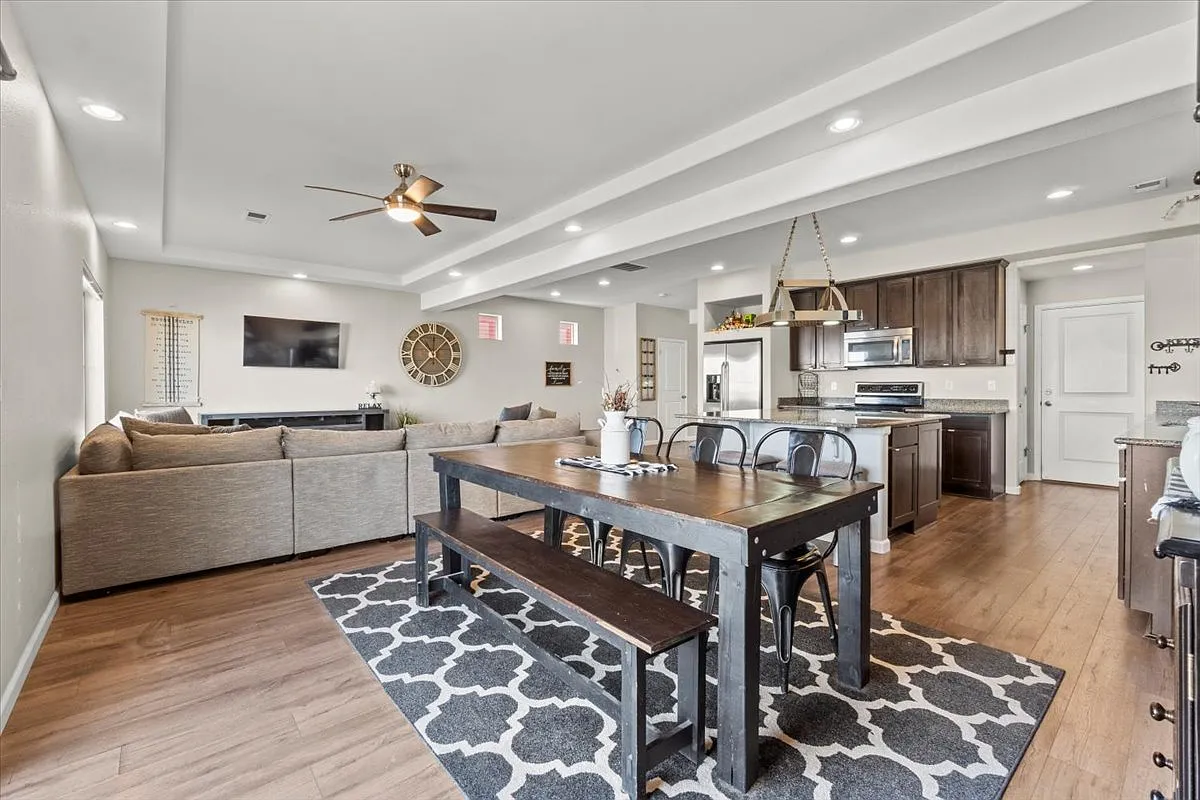 5 bed, 3.5 bath, 3203 sqft, $4,000 — Photo 4
