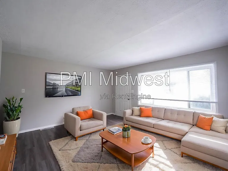 4939 Katherine Dr — Photo 5