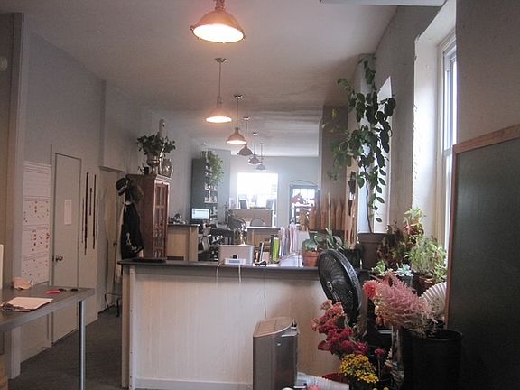5th image of 510 Bainbridge St APT A