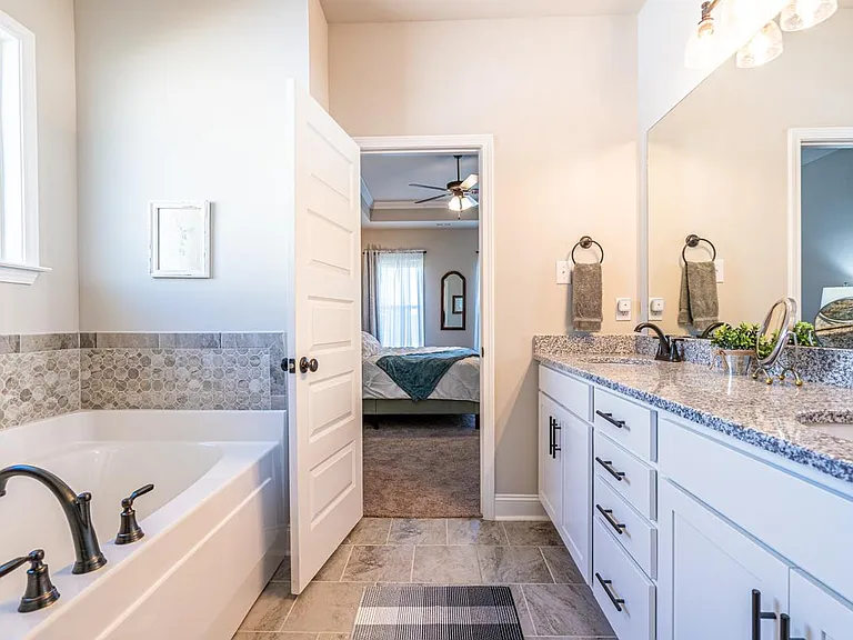 Tallulah Dr — Photo 39