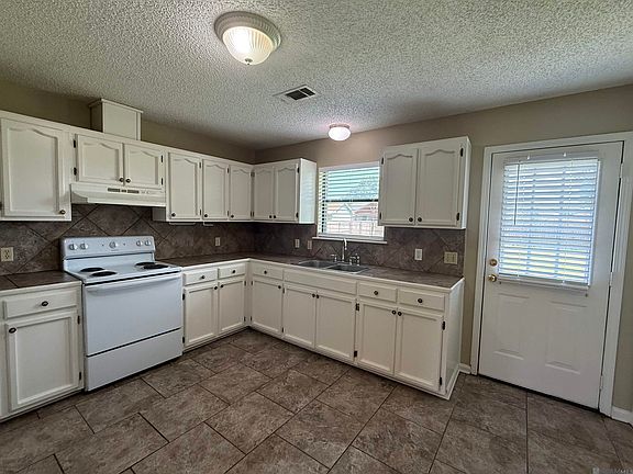 3rd image of 3756 Karen Dr