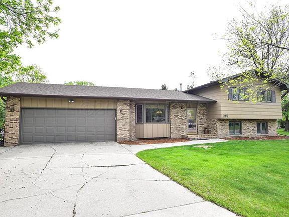2nd image of 215 Park Dr
