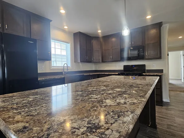 6612 Prince Blvd #552, Fenton, MI 48430