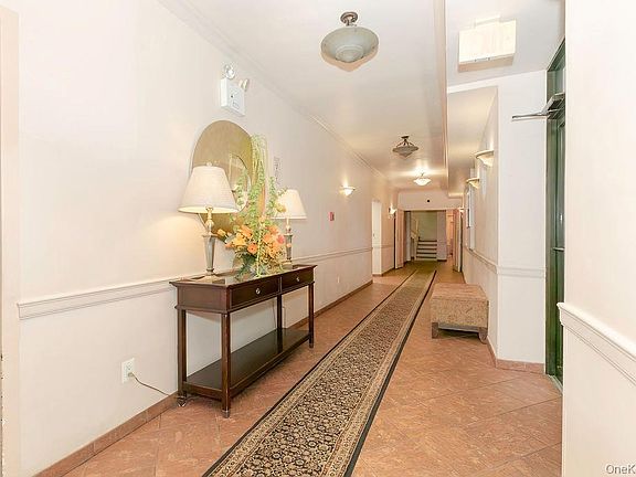 4th image of 765 Bronx River Rd #6G