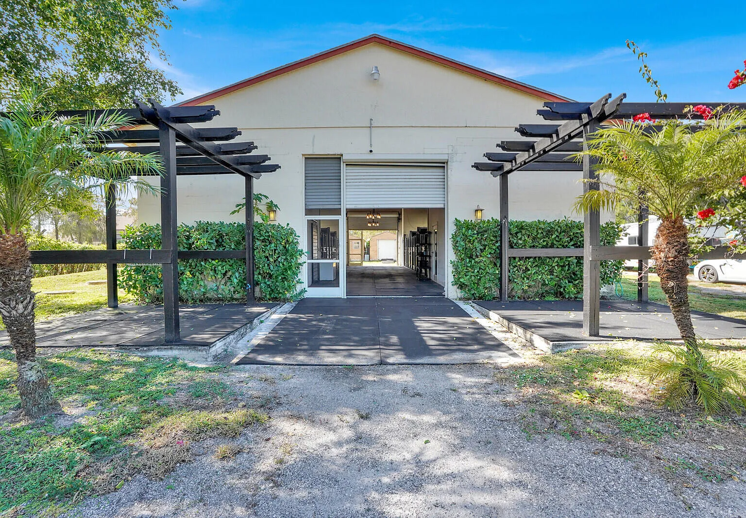 1 bed, 1.0 bath, 5221 sqft, $9,500 — Photo 2