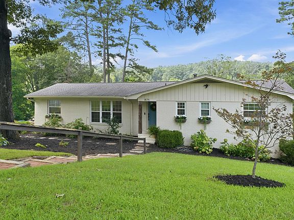 3rd image of 1575 Valley View Cir