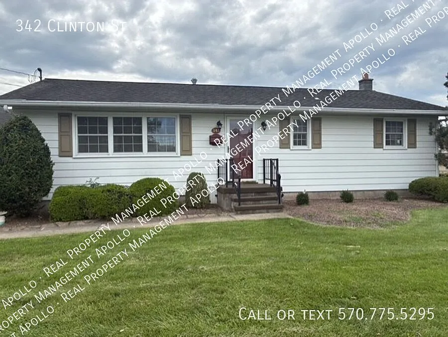 3 bed, 1.0 bath, 1144 sqft, $1,600 — Photo 2