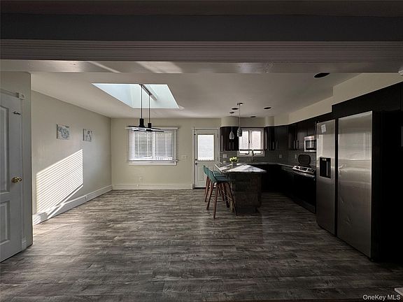 3rd image of 11 Oak Pl