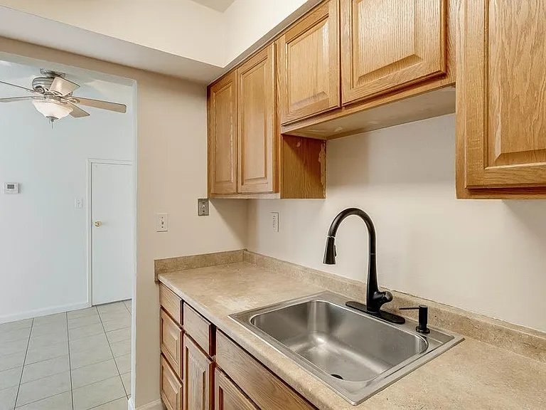 1064 Mohr Ln #C — Photo 11