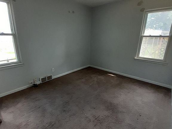 3rd image of 12903 Milligan Ave