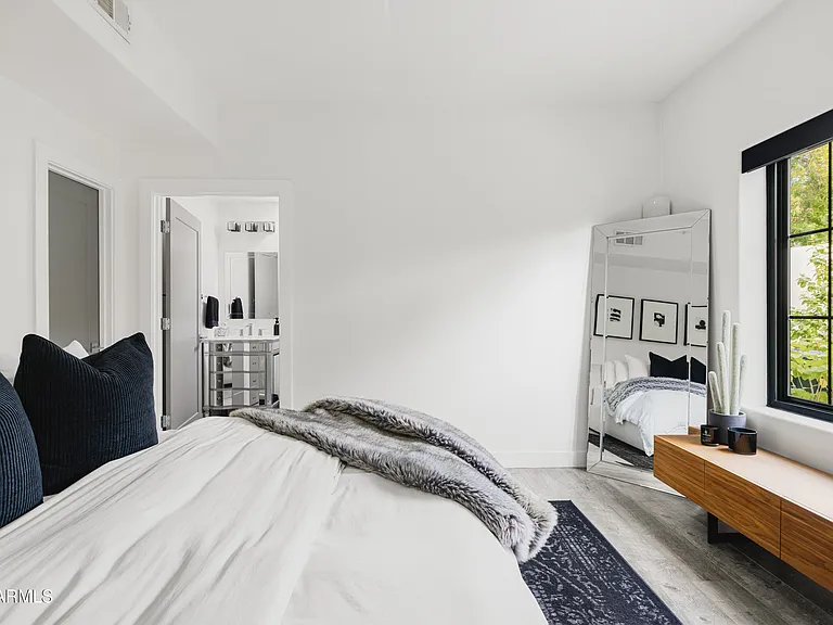 10011 E Windrose Dr — Photo 22