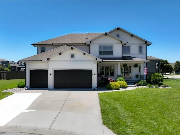 100 SE Shores Trce, Blue Springs, MO 64064