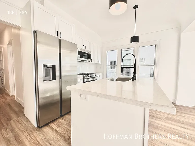 330 N Spaulding Ave — Photo 2