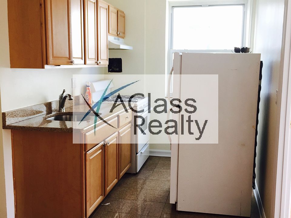 1st image of 3265 43rd St #2R