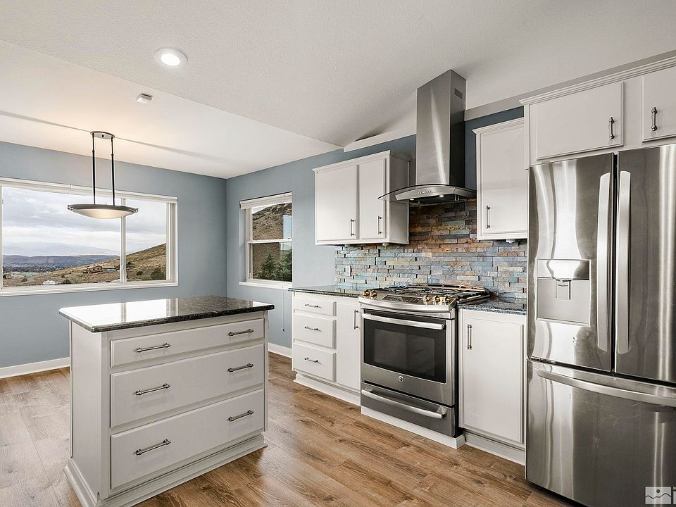 1st image of 575 Eliza Ct