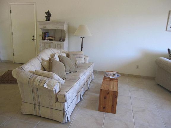 2nd image of 215 E Los Mangos