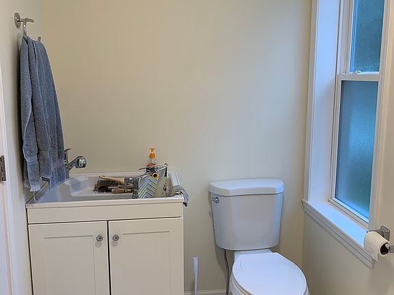 1/2 bath/laundry room