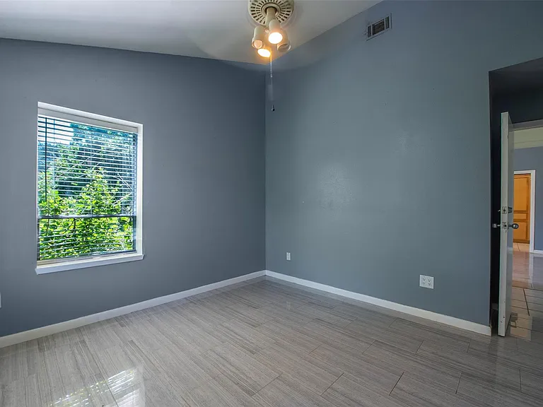 1208 Weyer St — Photo 27