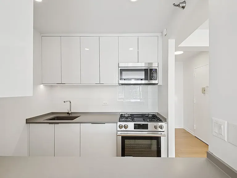75 W End Ave #P2K — Photo 9