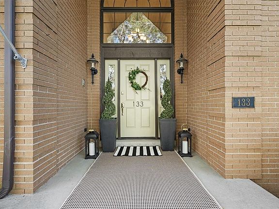 3rd image of 133 Glenbrook Dr