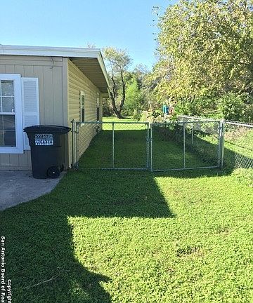 3rd image of 2919 Hillcrest Dr
