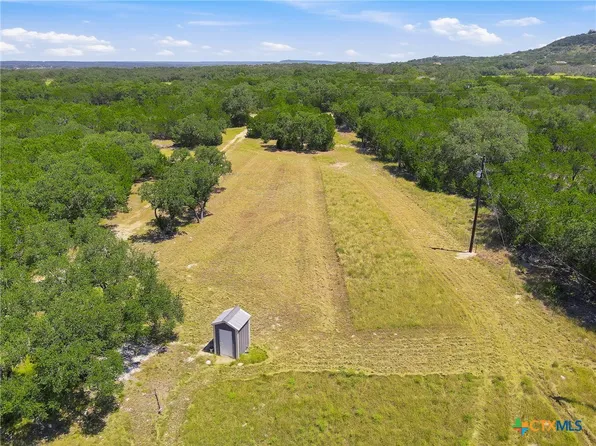 1353 Brushy Creek Dr, Lakehills, TX 78063
