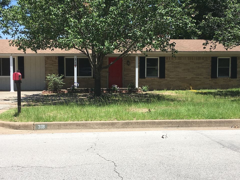 1st image of 318 Robert E Lee Dr