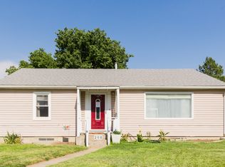 208 13th St, Wheatland, WY 82201