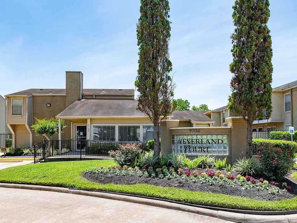 Meyerland Court Apartments