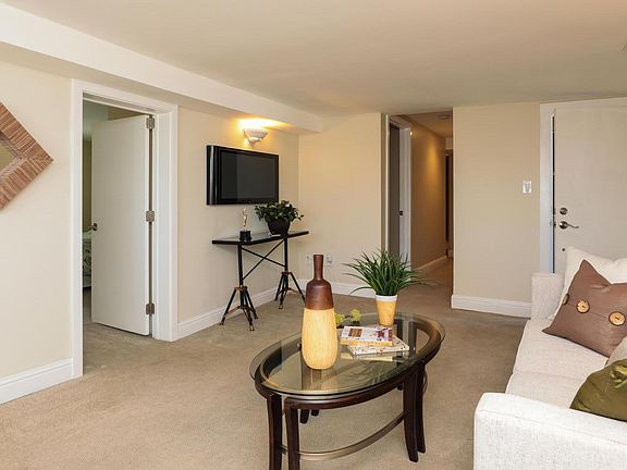 Lower Unit - Living Room/Dining Room