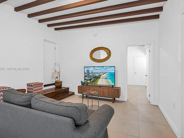 1044 SW 13th Ct — Photo 5