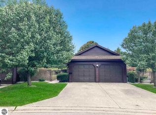 947 Hammond Pl S, Traverse City, MI