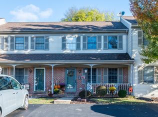 70 Robin Hill Dr, Lititz, PA 17543
