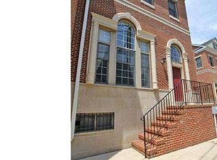 840 Swanson St, Philadelphia, PA 19147