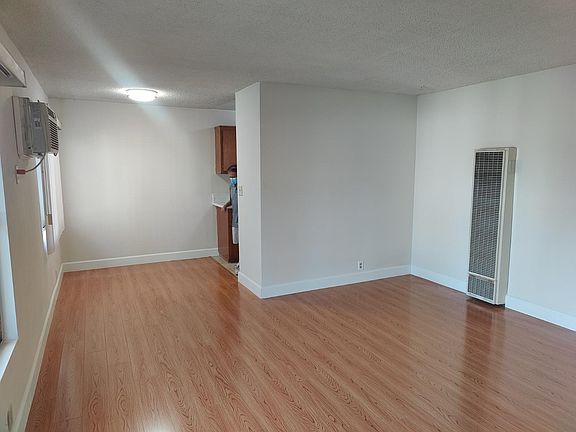 3rd image of 858 W El Repetto Dr #E