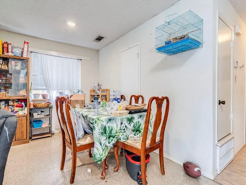 2 bed, 1.0 bath, 864 sqft, $1,200 — Photo 4