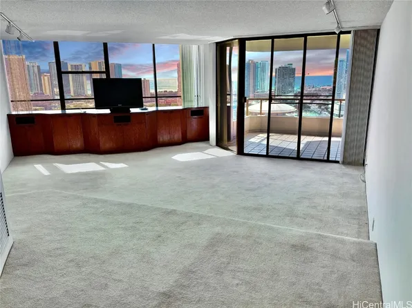 1221 Victoria St APT 2805, Honolulu, HI 96814