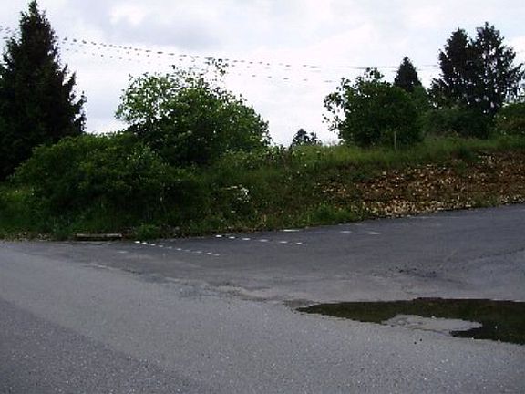 3rd image of 571 Canterbury Dr
