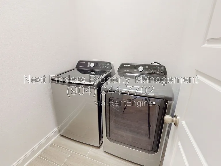111 Carousel Dr — Photo 9